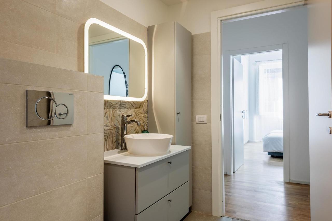 Spacious & Comfortable Apartment In Duomo By Easylife Milão Exterior foto