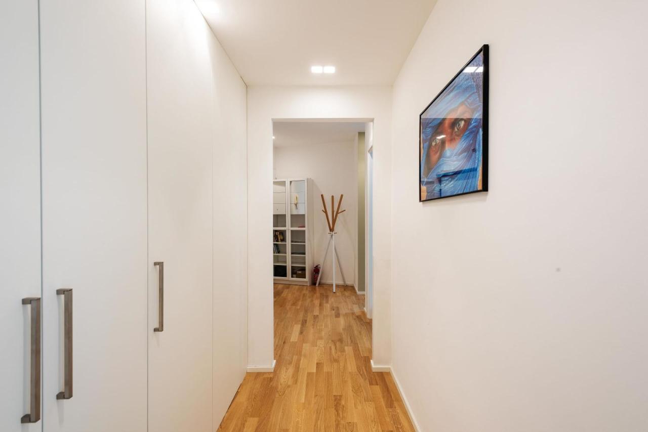 Spacious & Comfortable Apartment In Duomo By Easylife Milão Exterior foto